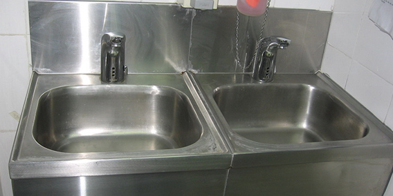 如何清潔商用廚房設備